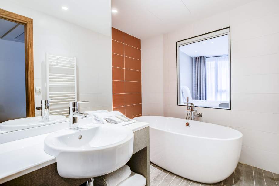 Baignoire Salle de Bains Hotel ParkSaône Lyon Vaise
